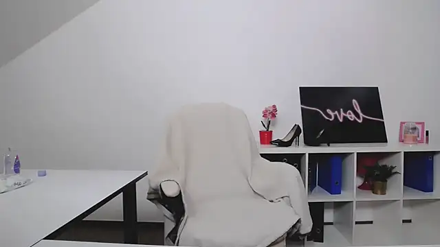 Snapshot of Lia_Benini chatting on January 2025 01:22:01 PM Lia Benini online show from January 2025 01:22:01 PM