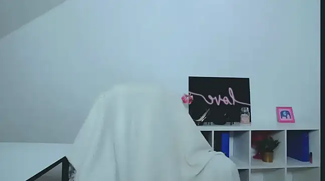 Snapshot of Lia_Benini chatting on January 2025 01:12:01 PM Lia Benini online show from January 2025 01:12:01 PM