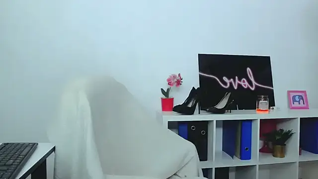 Snapshot of Lia_Benini chatting on January 2025 07:32:02 PM Lia Benini online show from January 2025 07:32:02 PM