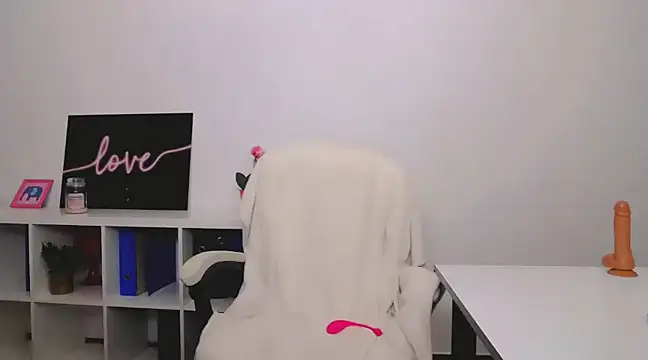 Snapshot of Lia_Benini chatting on March 2025 04:21:01 PM Lia Benini online show from March 2025 04:21:01 PM