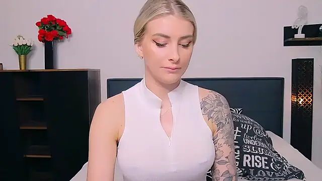 Snapshot of Lia_Benini chatting on February 2026 09:27:02 AM Lia Benini online show from February 2026 09:27:02 AM