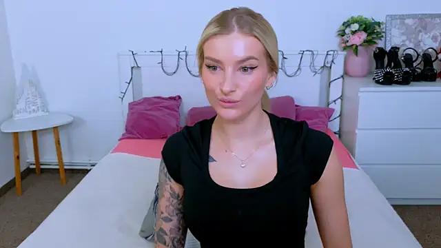Snapshot of Lia_Benini chatting on March 2026 12:31:02 PM Lia Benini online show from March 2026 12:31:02 PM