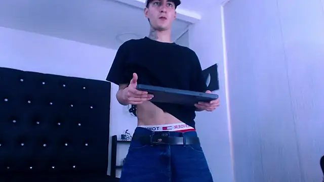 Snapshot of Angel_xxx chatting on January 2026 06:35:01 PM Angel xxx online show from January 2026 06:35:01 PM