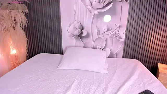 Snapshot of RoseCassie chatting on July 2026 12:42:02 PM RoseCassie online show from July 2026 12:42:02 PM