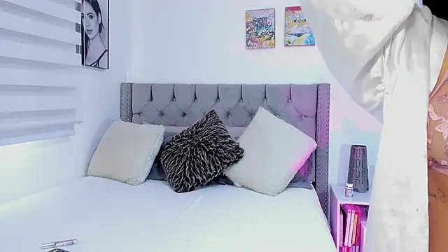 Snapshot of Sara_Leblanc chatting on January 2025 04:36:02 PM Sara Leblanc online show from January 2025 04:36:02 PM