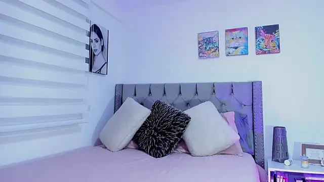 Snapshot of Sara_Leblanc chatting on February 2025 11:44:02 AM Sara Leblanc online show from February 2025 11:44:02 AM