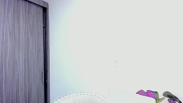 Snapshot of Sara_Leblanc chatting on February 2025 01:22:01 PM Sara Leblanc online show from February 2025 01:22:01 PM