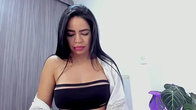 Snapshot of Sara_Leblanc chatting on February 2025 03:52:01 PM Sara Leblanc online show from February 2025 03:52:01 PM