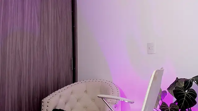 Snapshot of Sara_Leblanc chatting on March 2025 03:50:02 PM Sara Leblanc online show from March 2025 03:50:02 PM