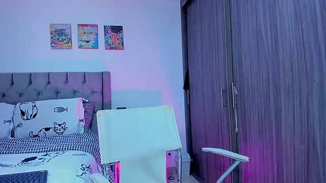 Snapshot of Sara_Leblanc chatting on September 2025 01:54:01 PM Sara Leblanc online show from September 2025 01:54:01 PM