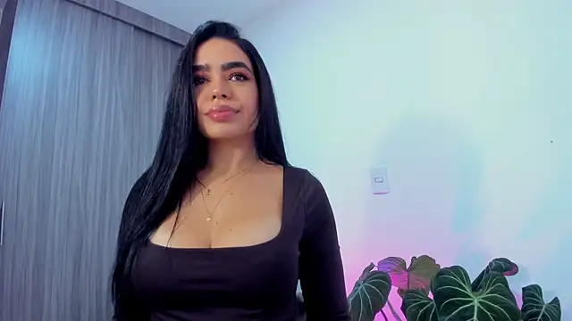 Snapshot of Sara_Leblanc chatting on October 2025 02:56:01 PM Sara Leblanc online show from October 2025 02:56:01 PM