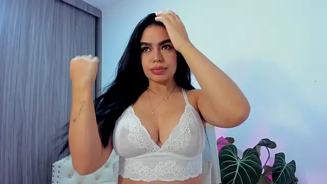 Snapshot of Sara_Leblanc chatting on October 2025 03:09:01 PM Sara Leblanc online show from October 2025 03:09:01 PM