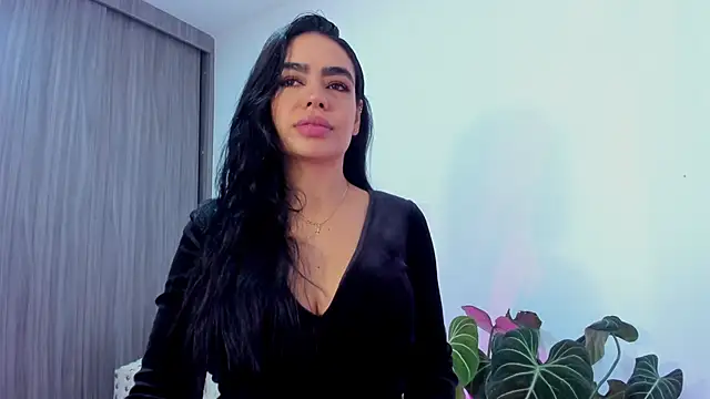 Snapshot of Sara_Leblanc chatting on October 2025 05:36:02 PM Sara Leblanc online show from October 2025 05:36:02 PM