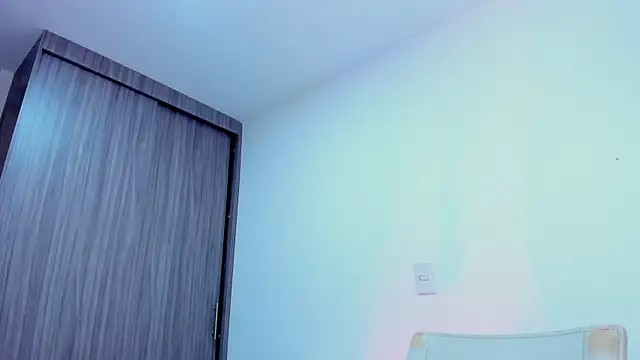 Snapshot of Sara_Leblanc chatting on October 2025 04:06:02 PM Sara Leblanc online show from October 2025 04:06:02 PM