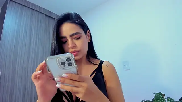 Snapshot of Sara_Leblanc chatting on November 2025 04:07:01 PM Sara Leblanc online show from November 2025 04:07:01 PM