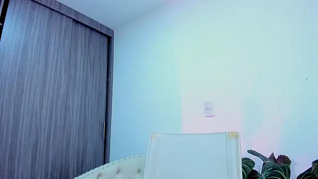 Snapshot of Sara_Leblanc chatting on November 2025 12:38:01 PM Sara Leblanc online show from November 2025 12:38:01 PM