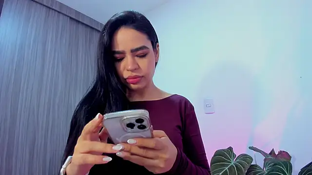 Snapshot of Sara_Leblanc chatting on November 2025 12:48:01 PM Sara Leblanc online show from November 2025 12:48:01 PM