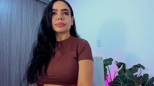 Snapshot of Sara_Leblanc chatting on January 2026 12:29:02 PM Sara Leblanc online show from January 2026 12:29:02 PM