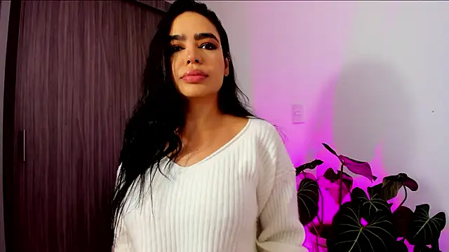 Snapshot of Sara_Leblanc chatting on February 2026 12:43:02 PM Sara Leblanc online show from February 2026 12:43:02 PM