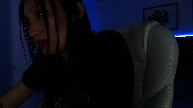 mia collens online show from September 2025 03:06:02 AM