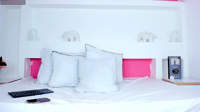 Snapshot of KendalPrince chatting on October 2025 02:50:02 PM KendalPrince online show from October 2025 02:50:02 PM