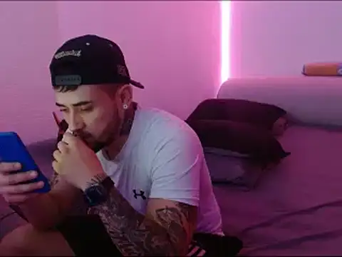 Snapshot of miia-liiam chatting on January 2025 05:02:02 AM miia-liiam online show from January 2025 05:02:02 AM