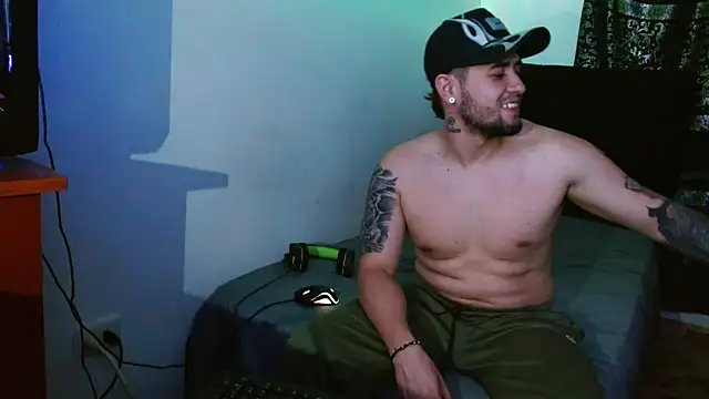 Snapshot of miia-liiam chatting on December 2025 06:18:01 AM miia-liiam online show from December 2025 06:18:01 AM