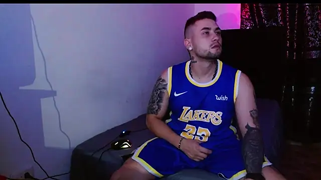 Snapshot of miia-liiam chatting on December 2025 06:44:02 AM miia-liiam online show from December 2025 06:44:02 AM