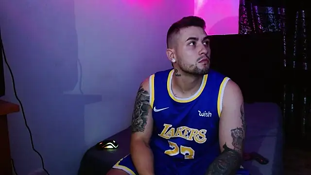 Snapshot of miia-liiam chatting on December 2025 06:00:01 AM miia-liiam online show from December 2025 06:00:01 AM