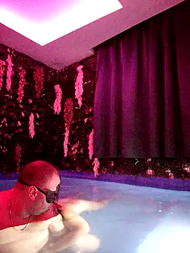 Snapshot of Coppiatrasgressiva chatting on October 2025 10:10:01 PM Coppiatrasgressiva online show from October 2025 10:10:01 PM