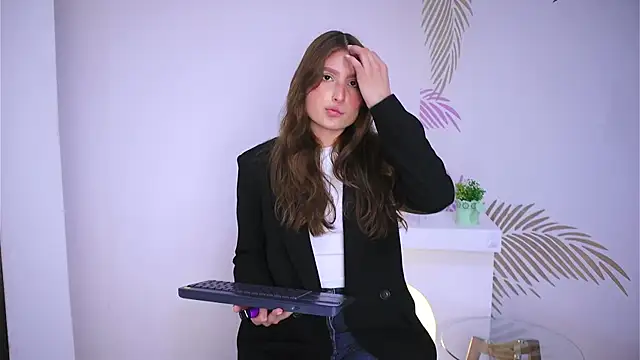 Snapshot of Daisha_Riley chatting on February 2025 12:18:02 PM Daisha Riley online show from February 2025 12:18:02 PM