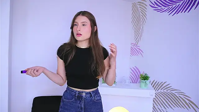 Snapshot of Daisha_Riley chatting on February 2025 12:27:01 PM Daisha Riley online show from February 2025 12:27:01 PM