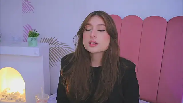 Snapshot of Daisha_Riley chatting on February 2025 12:28:01 PM Daisha Riley online show from February 2025 12:28:01 PM