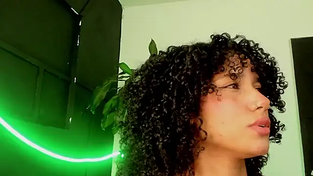 CintiaWalker online show from April 2026 01:00:02 PM