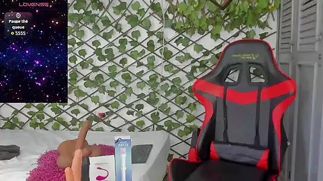 Snapshot of dani-lue chatting on November 2025 12:48:02 PM dani-lue online show from November 2025 12:48:02 PM