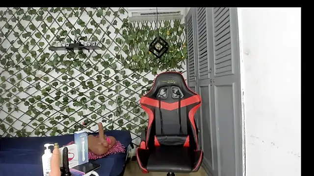 Snapshot of dani-lue chatting on November 2025 01:10:02 PM dani-lue online show from November 2025 01:10:02 PM