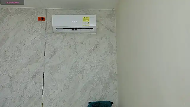 dani-lue online show from May 2026 01:51:01 PM