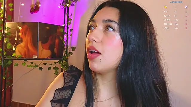 Snapshot of Sweet_Nyx chatting on December 2024 08:58:02 PM Sweet Nyx online show from December 2024 08:58:02 PM