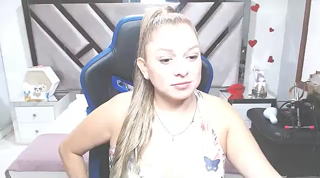 natalia5560 online show from December 2024 01:49:02 PM