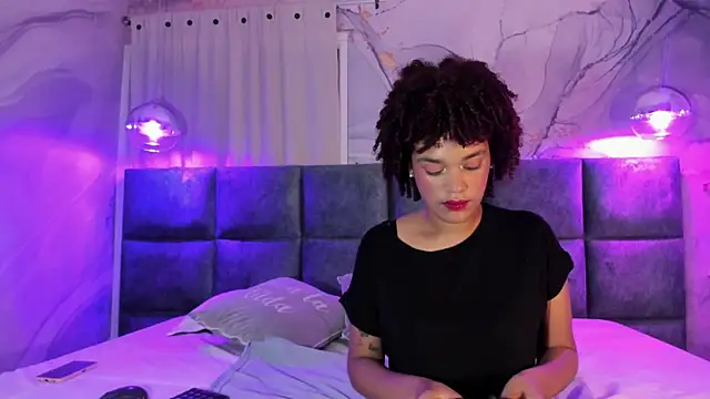 Snapshot of loladupont chatting on February 2025 11:31:01 AM loladupont online show from February 2025 11:31:01 AM