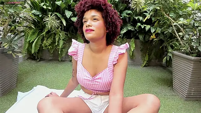 Snapshot of loladupont chatting on February 2025 11:55:01 AM loladupont online show from February 2025 11:55:01 AM