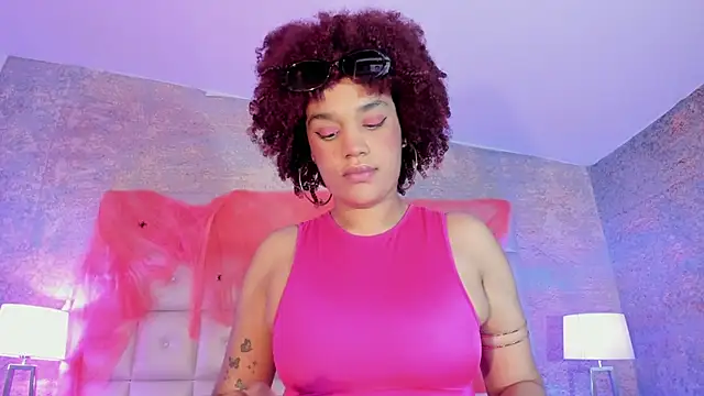 Snapshot of loladupont chatting on October 2025 03:06:02 AM loladupont online show from October 2025 03:06:02 AM