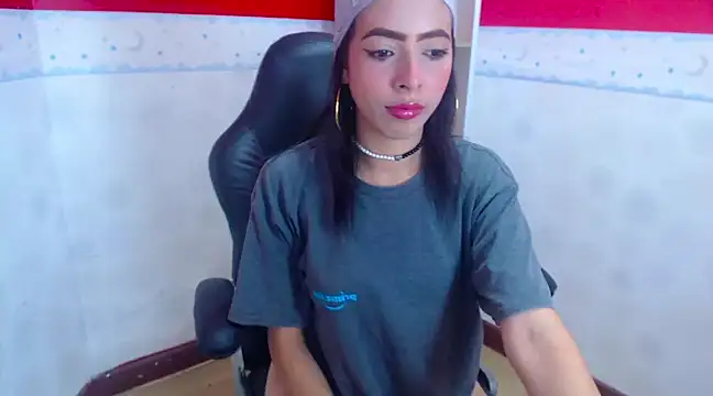 Crystal Walls online show from December 2024 07:07:02 PM