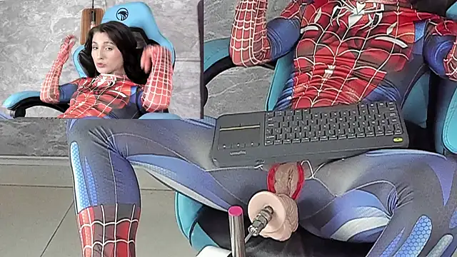 Snapshot of Little_lili19 chatting on January 2025 09:05:01 PM Little lili19 online show from January 2025 09:05:01 PM