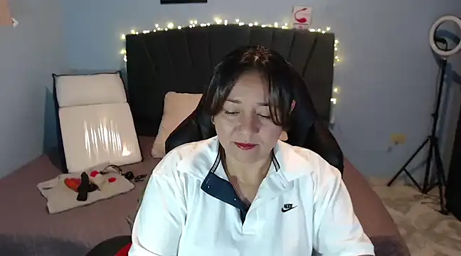 Snapshot of AngelRouss chatting on January 2025 09:37:01 PM AngelRouss online show from January 2025 09:37:01 PM