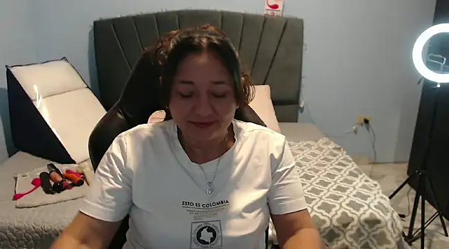 Snapshot of AngelRouss chatting on February 2025 02:08:02 AM AngelRouss online show from February 2025 02:08:02 AM