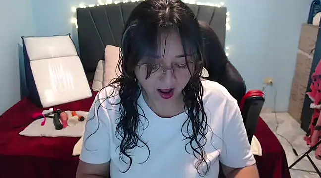 Snapshot of AngelRouss chatting on February 2025 03:32:02 PM AngelRouss online show from February 2025 03:32:02 PM