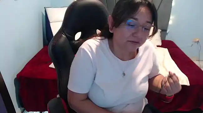 Snapshot of AngelRouss chatting on February 2025 06:59:01 PM AngelRouss online show from February 2025 06:59:01 PM