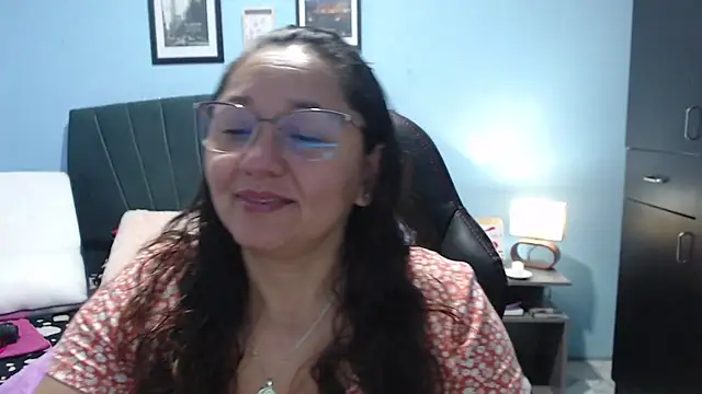 Snapshot of AngelRouss chatting on March 2025 09:20:01 PM AngelRouss online show from March 2025 09:20:01 PM