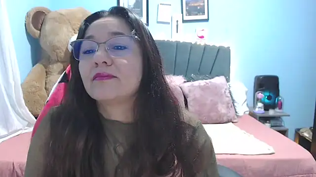 Snapshot of AngelRouss chatting on February 2026 09:06:02 AM AngelRouss online show from February 2026 09:06:02 AM